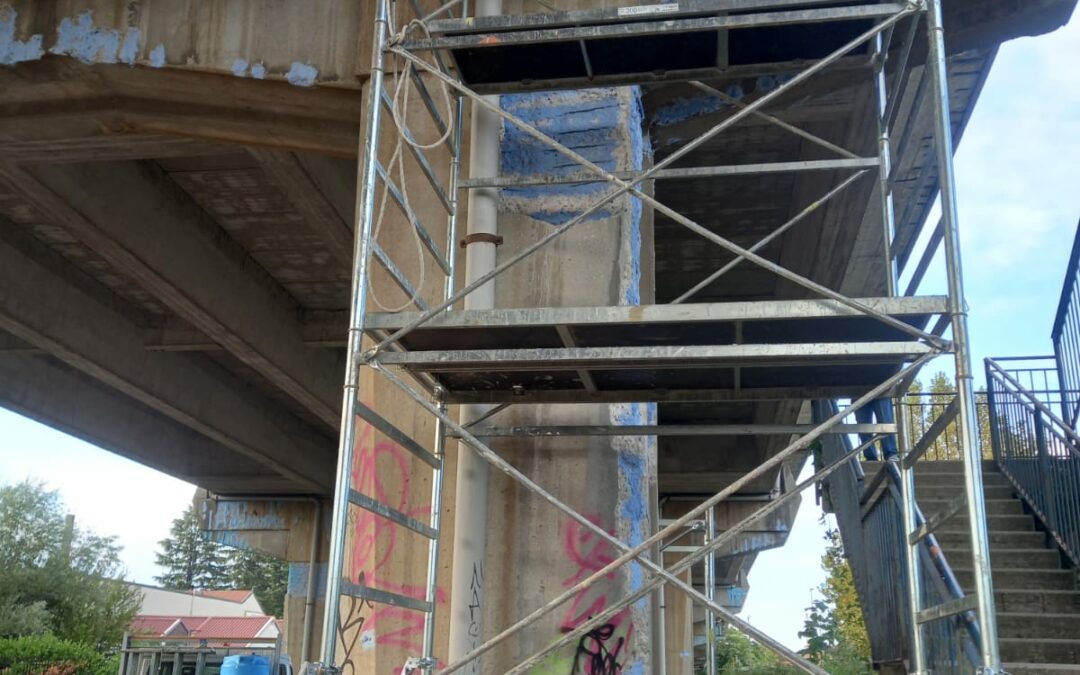 Intervento di manutenzione straordinaria e messa in sicurezza dei manufatti di attraversamento stradale, ferroviario e fluviale presenti sui percorsi cittadini.